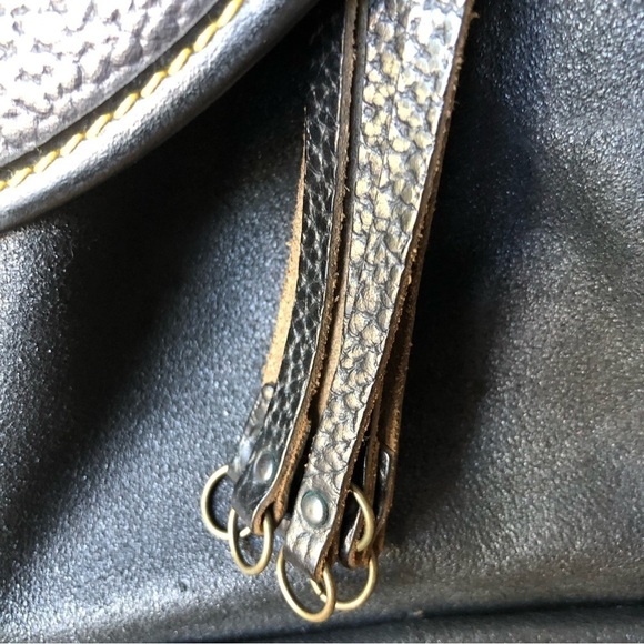 VINTAGE dark brown distressed leather backpack - Picture 4 of 17